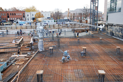 Contractor Integrates Building with Bridge Using Separate Placing Boom